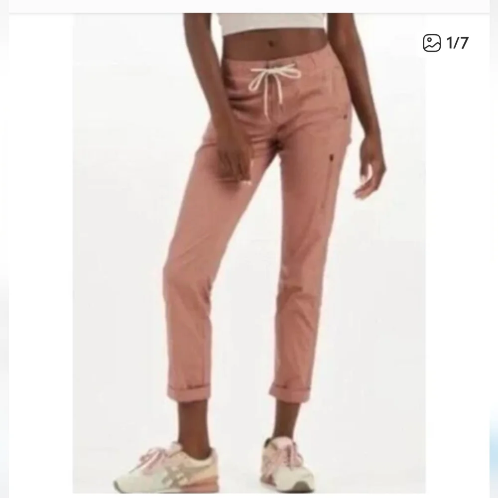 Vuori Cotton Joggers. The Rise. The Shine. Athleisure. - Picture 2 of 12